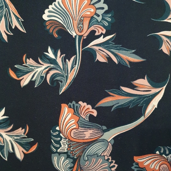 Navy floral stretch pencil skirt from Target size 8 - Picture 2 of 5